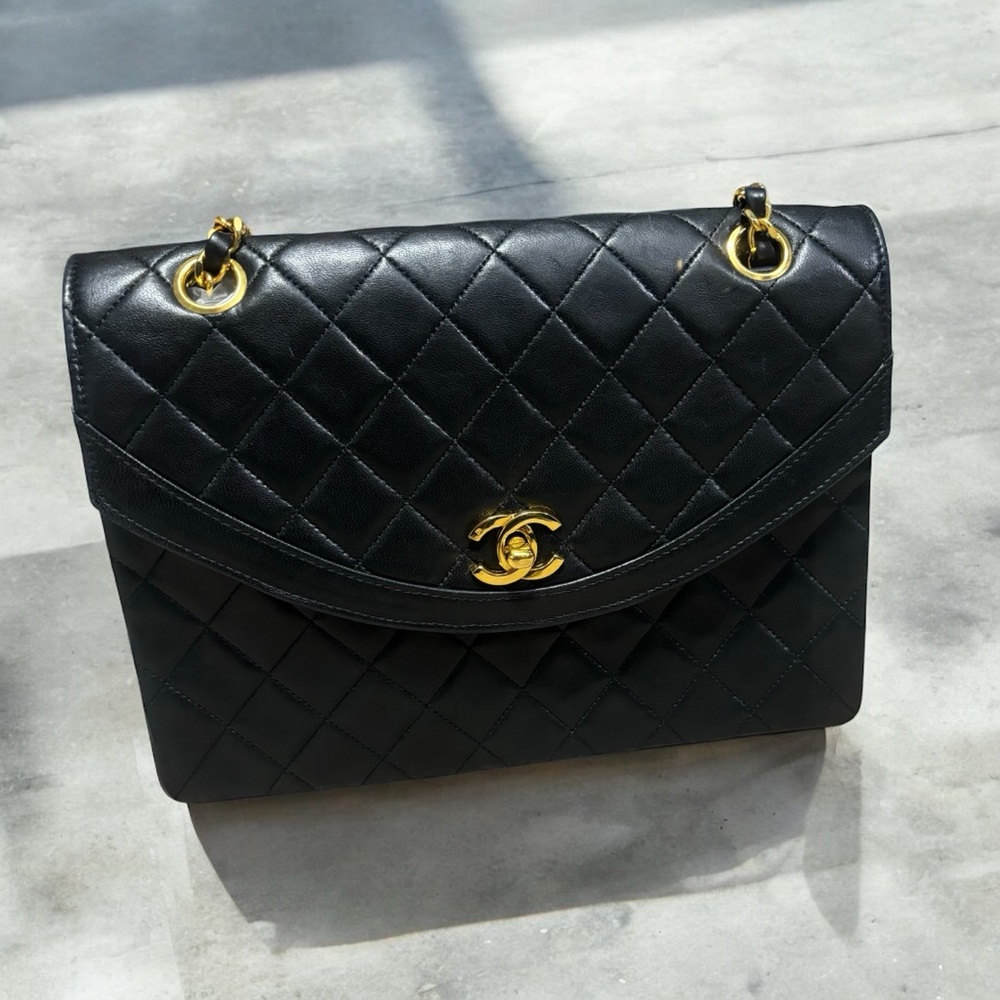 CHANEL Vintage 1986 Classic Quilted Lambskin Flap Bag Black/Red - Picture 3 of 15